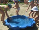 Игры с водой. Созданы условия для игр с водой. Проводятся День Нептуна.