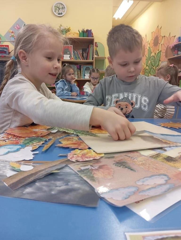 Дети подбирают детали к осеннему пейзажу