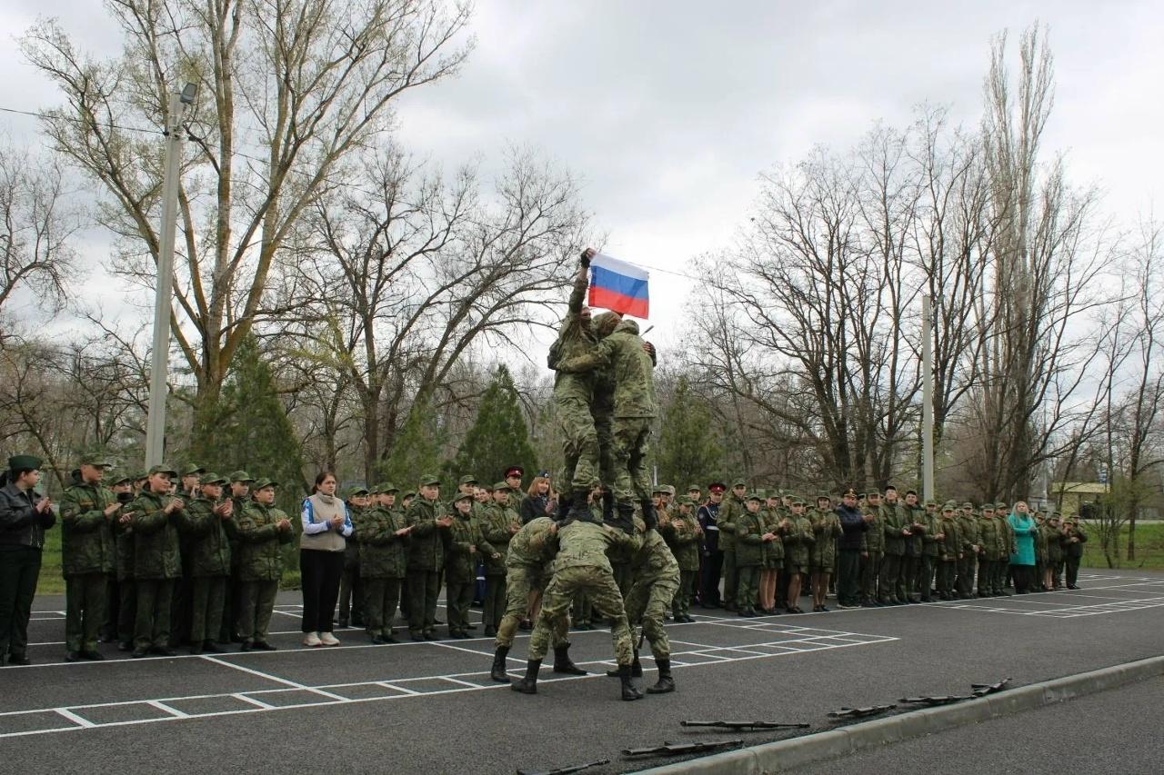 Танец штурмовой группы кадет на плацу