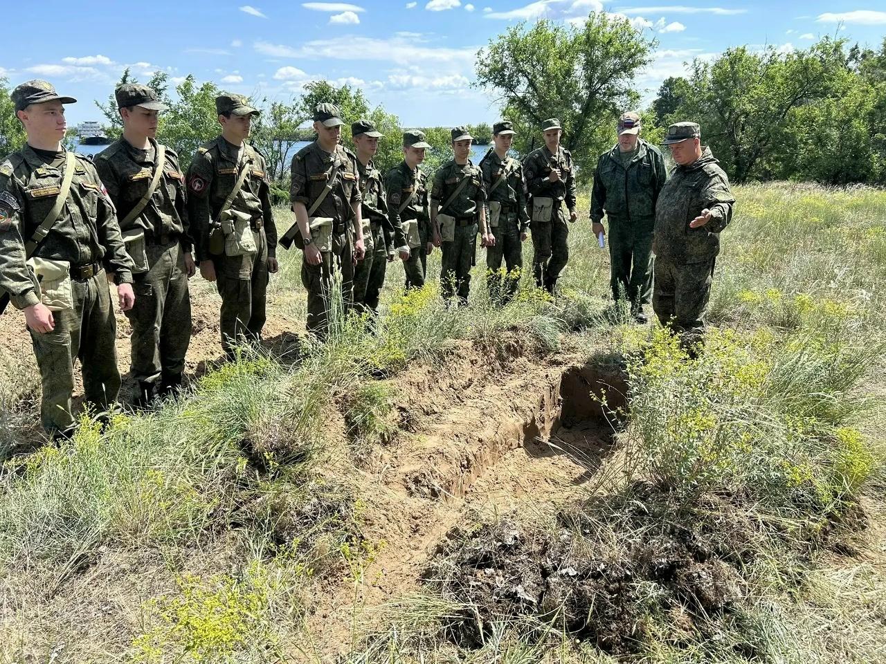 Взвод у окопа
