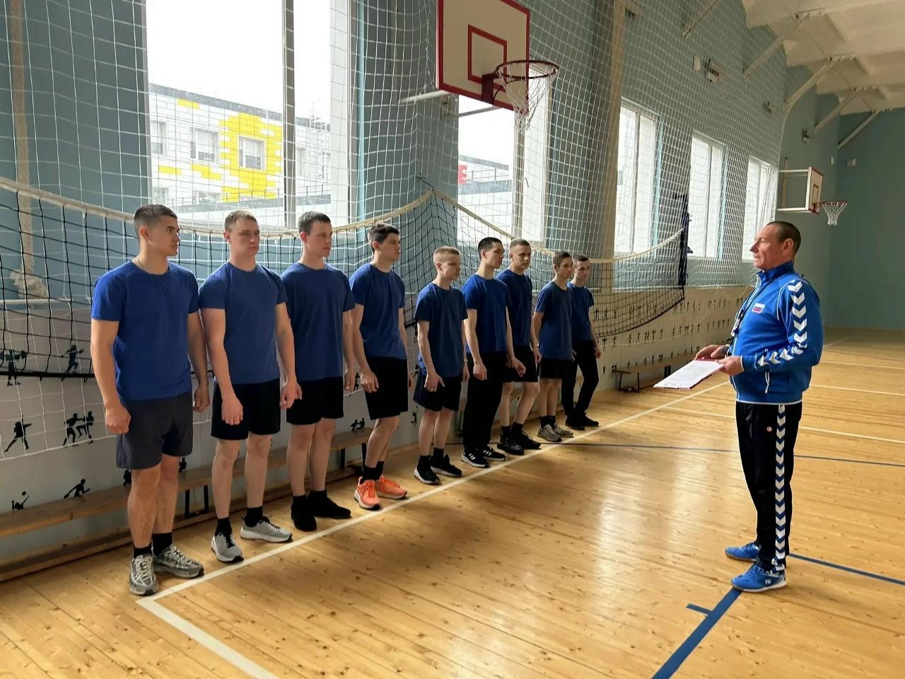 кадеты в спортзале