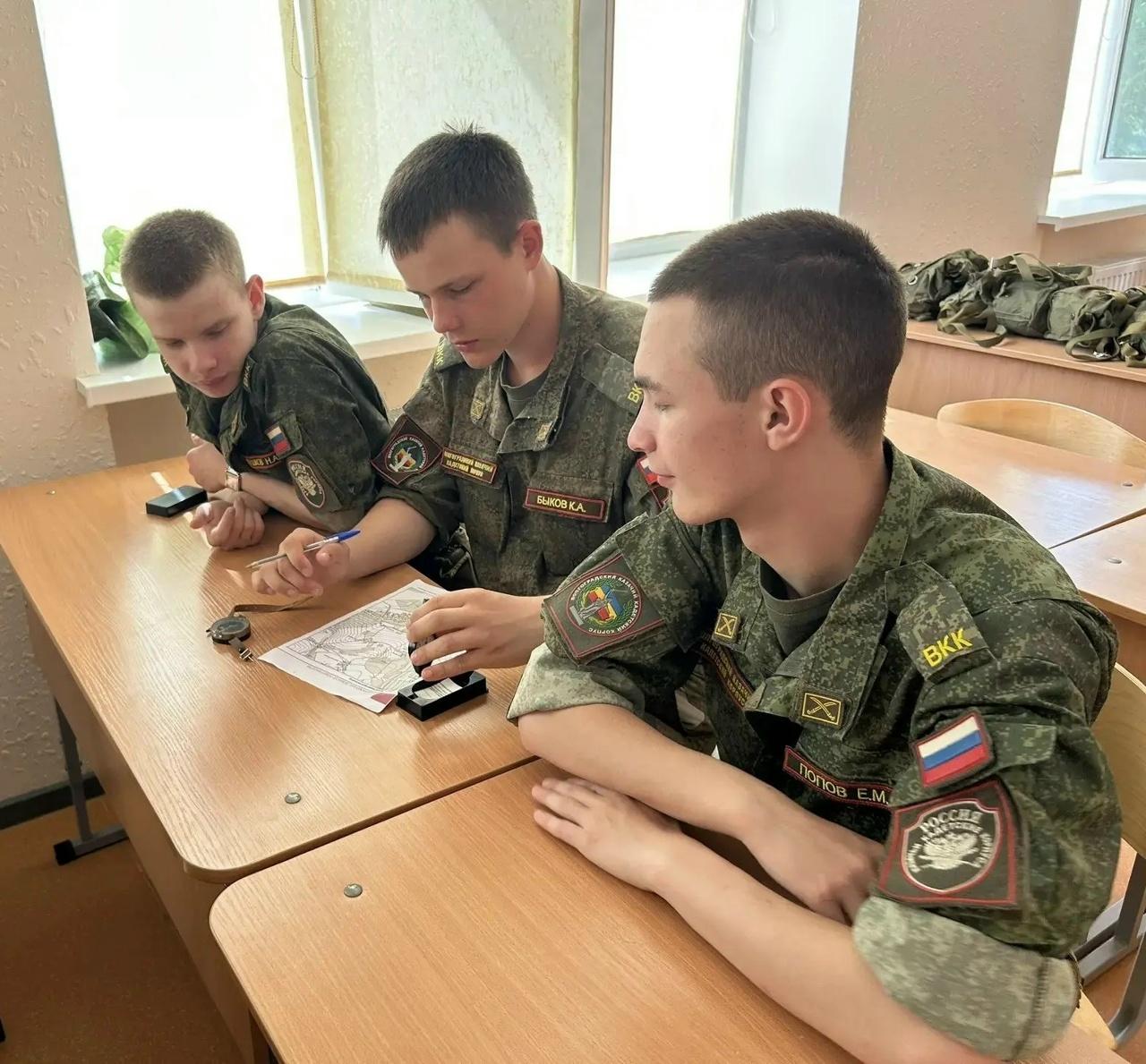 Кадеты в учебном классе