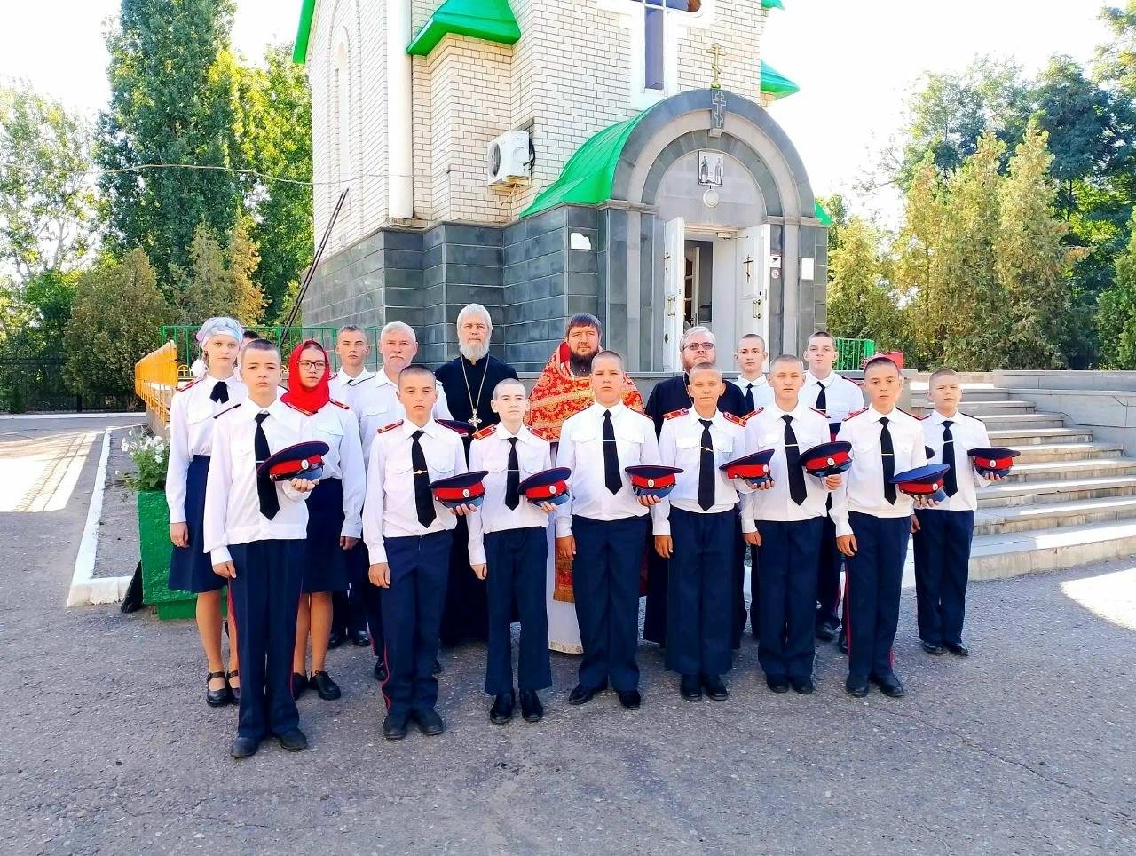 Кадеты у храма