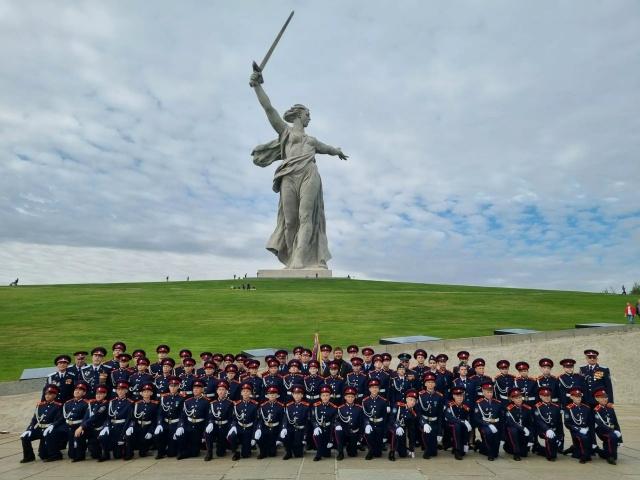 кадеты на присяге на Мамаевом кургане
