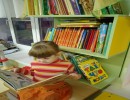 Люблю рассматривать книжки! Наш любимый книжный уголок!