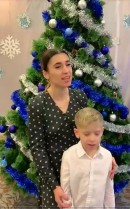 песня Яркая звёздочка Песню Яркая звёздочка поют Исаев Платон с мамой розой Артуровной