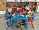 Детская мебель легко передвигается детьми в соответствии с замыслом игры