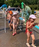 День Нептуна В прекрасную летнюю погоду детский сад организовал физкультурно - музыкальный праздник "День Нептуна".