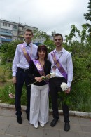 Какая же я маленькая рядом с моими возмужавшими мальчишками...