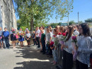 первое сентября Все застыли на торжественной линейке под звуки гимна России.
