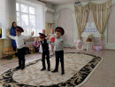 Танец в русских костюмах старшая группа