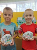 Международный день светофора В нашем детском саду воспитанники старших групп вместе с педагогами вспомнили правила дорожного движения.