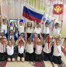 День Флага Белый – облако большое, Синий – небо голубое, Красный – солнышка восход, Новый день Россию ждет. Символ мира, чистоты- Это флаг моей страны.