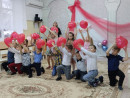 Танец для мамы старшая группа