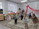 Веселый танец старшая группа