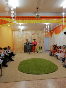 Весёлый клоун на утреннике