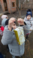 Развешиваем кормушки старшая группа