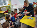 Встреча с интересными людьми В гостях у ребят старшей группы мама и по совместительству сотрудник МЧС РФ рассказывала о профессии пожарника.