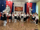 Дети читают стихи Дети выстроились полукругом на чтение стихов.