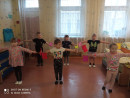 Утренняя зарядка Веселые флажки