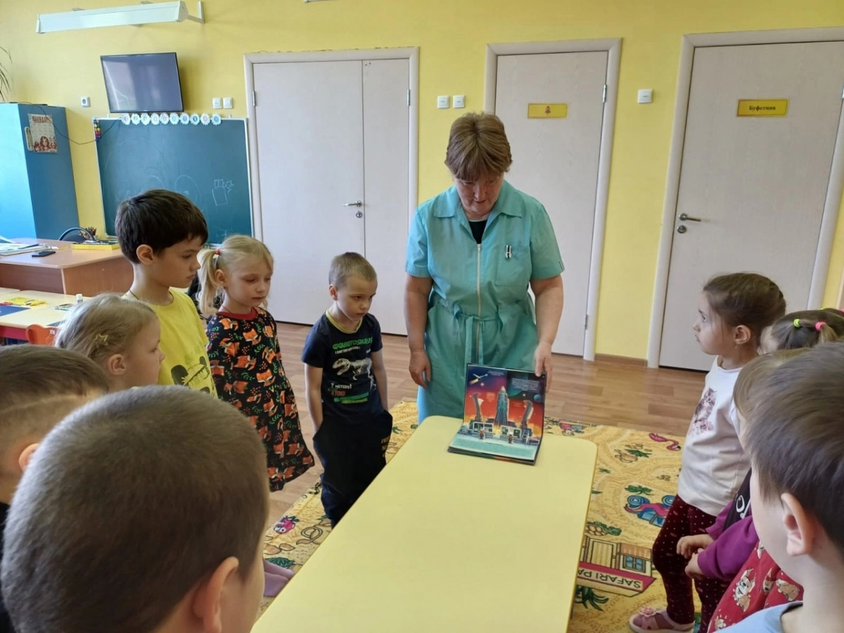 Занятие в старшей группе ко "Дню космонавтики"