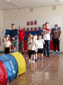 3 подвижная игра "Тоннель".