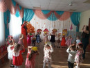 Осенний праздник Танец с листочками