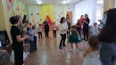 5 Игра "Станцуй с мамой".