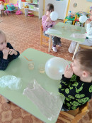 опыты с воздухом Ребята ловили воздух