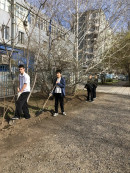 весенняя уборка учащиеся вышли на участок