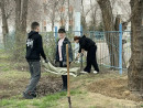 весенняя уборка учащиеся вышли на участок