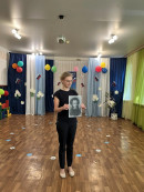 Фото сотрудницы ГКУКВО Сотрудница ГКУКВО знакомит детей с творчеством Пушкина А.С.