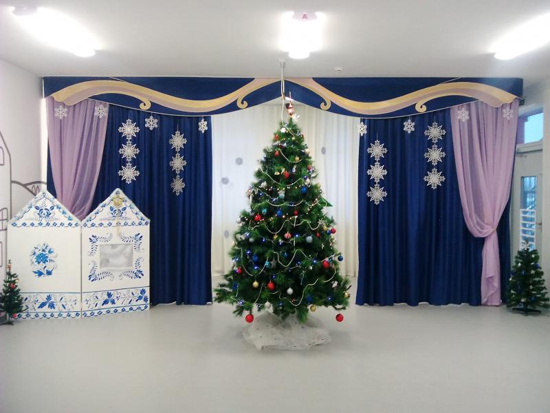 Украшение зала в детском саду к Новому году