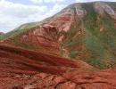 Большое Богдо Богдо со стороны Красных скал – выход на поверхность древних глин Пермского периода.