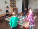 ПДД Цель:

- познакомить детей с правилами дорожного движения, назначением и сигналами светофора, с дорожными знаками, расширить знания о правилах безопасного поведения детей на улице.