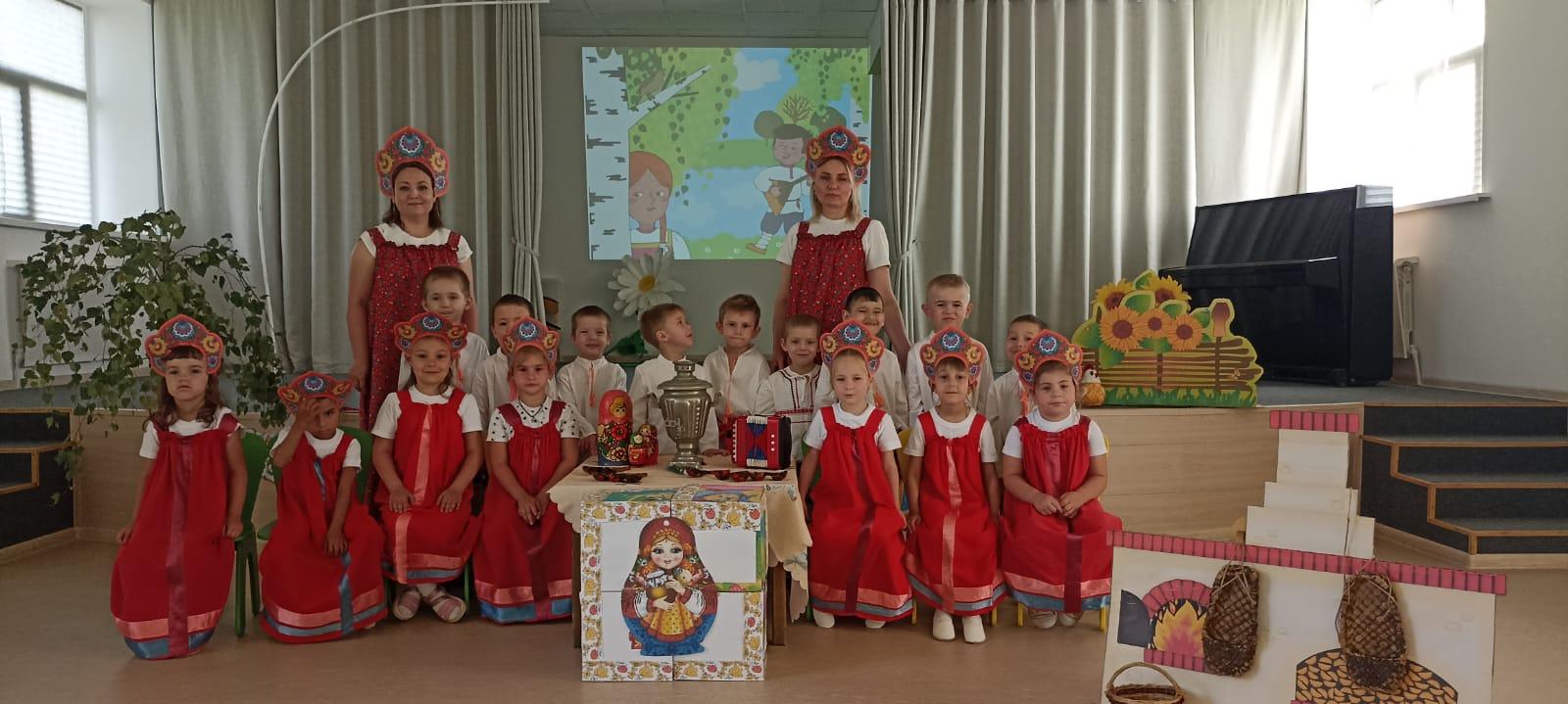 На завалинке