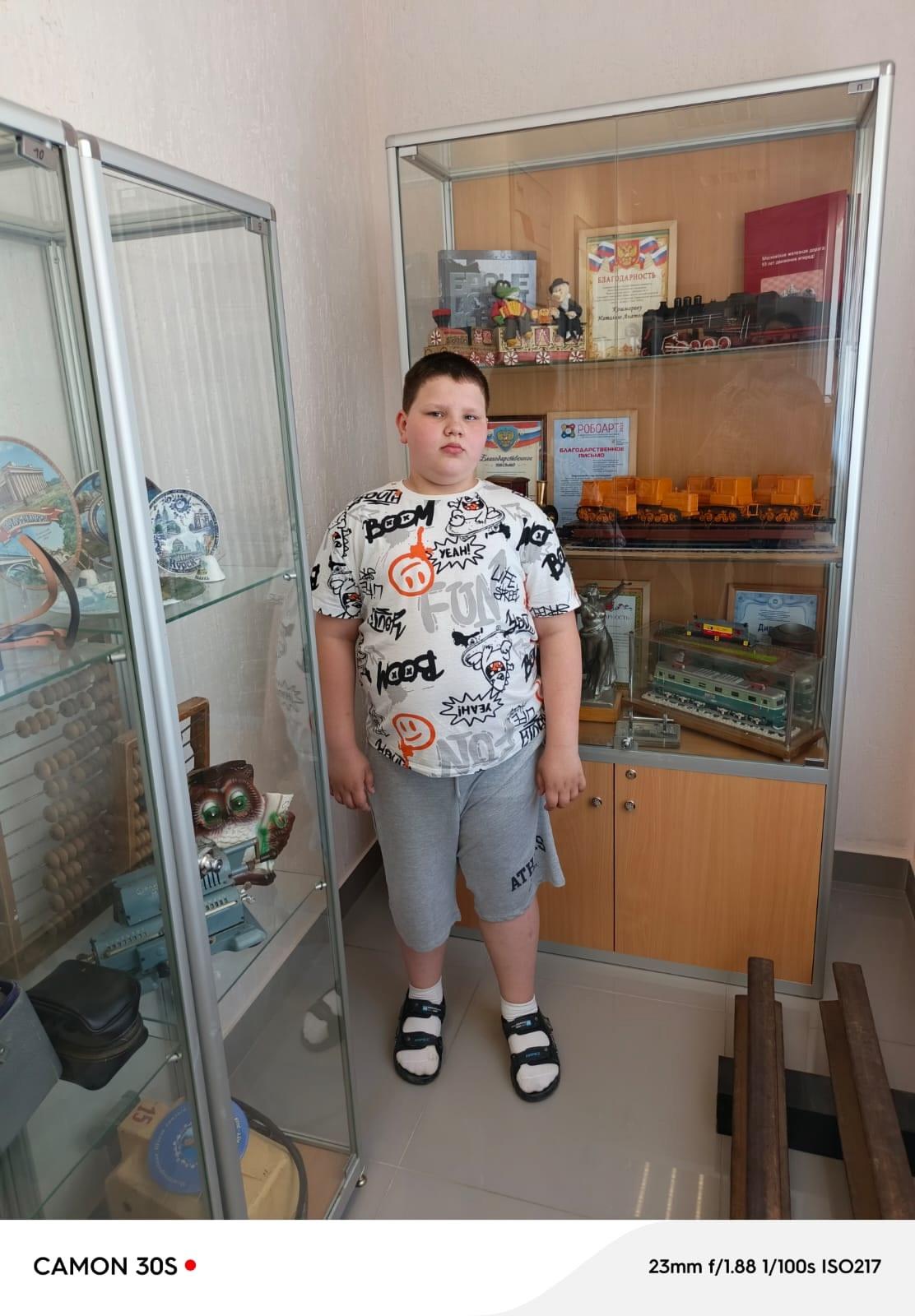 "УСТУПИ ДОРОГУ ПОЕЗДАМ"