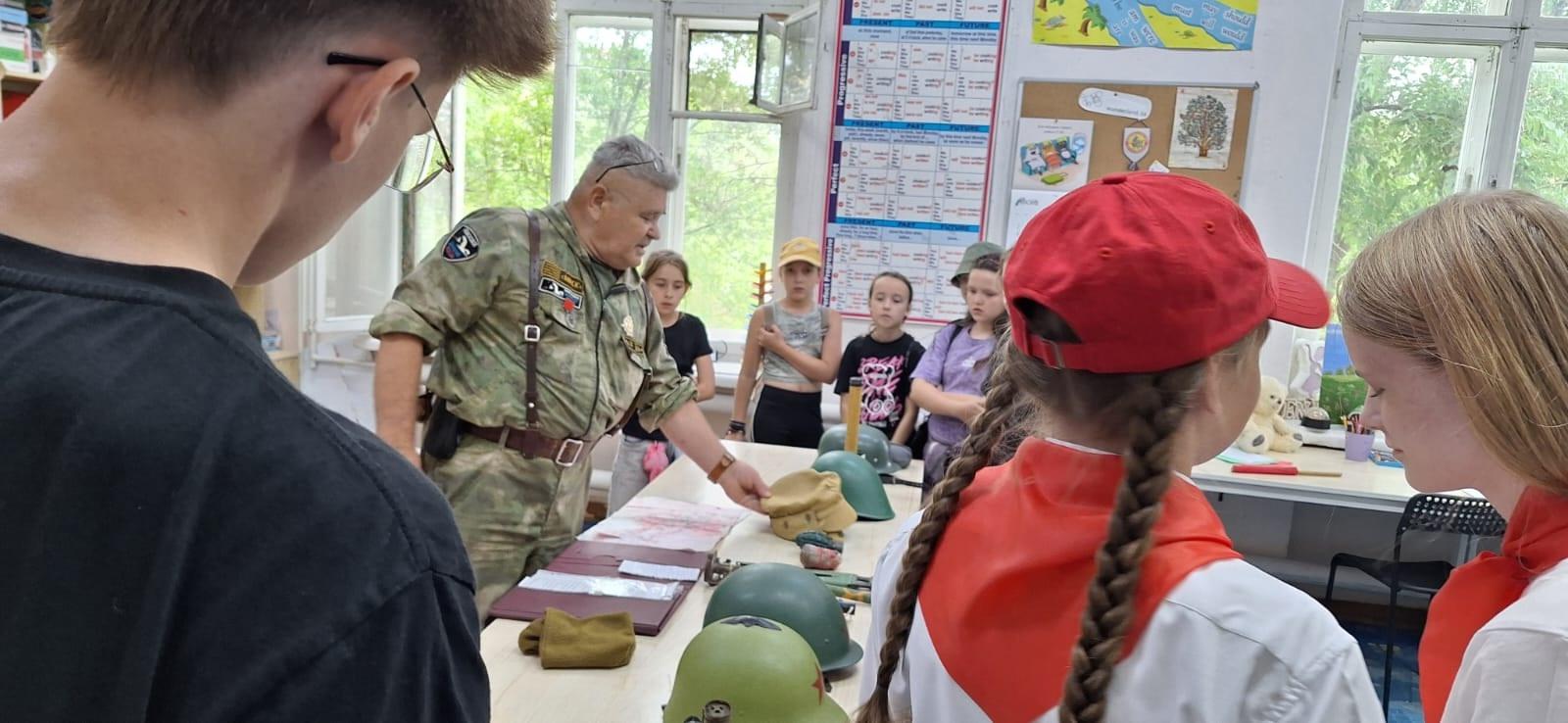 Экспозиция поискового отряда в ДК имени Ю. Гагарина