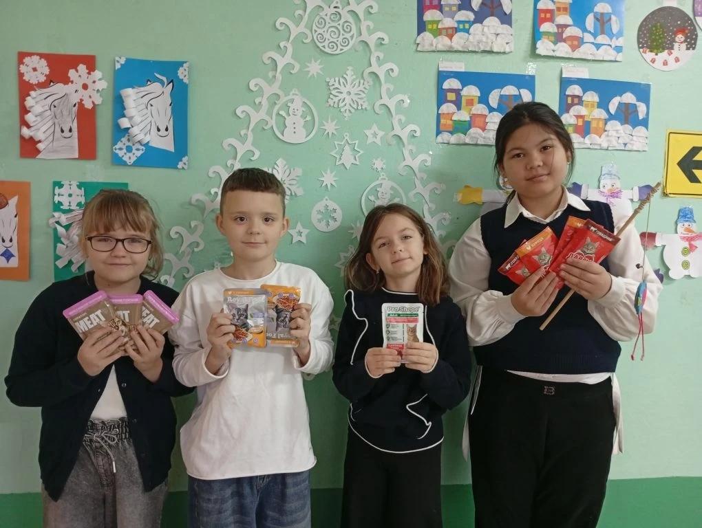 «Четыре лапы»: первичка Первых помогает приюту «Верные друзья»