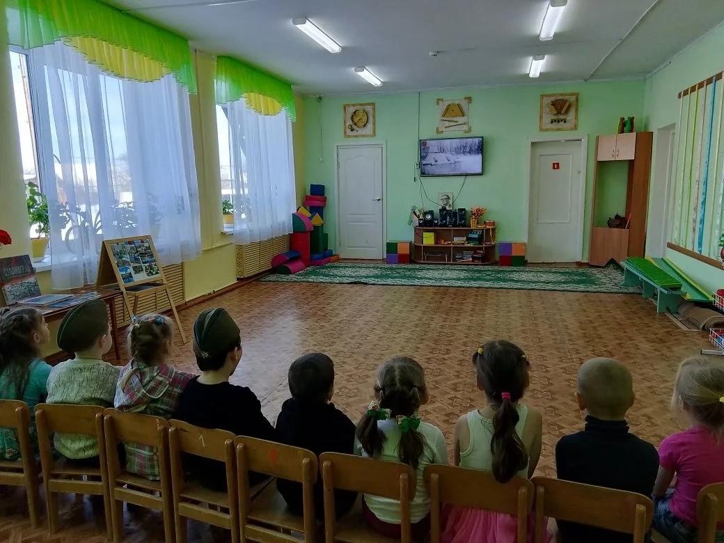 Просмотр видеоролика "Никто не забыт, ничто не забыто" Тематическое мероприятие ко Дню победы в Сталинградской битве