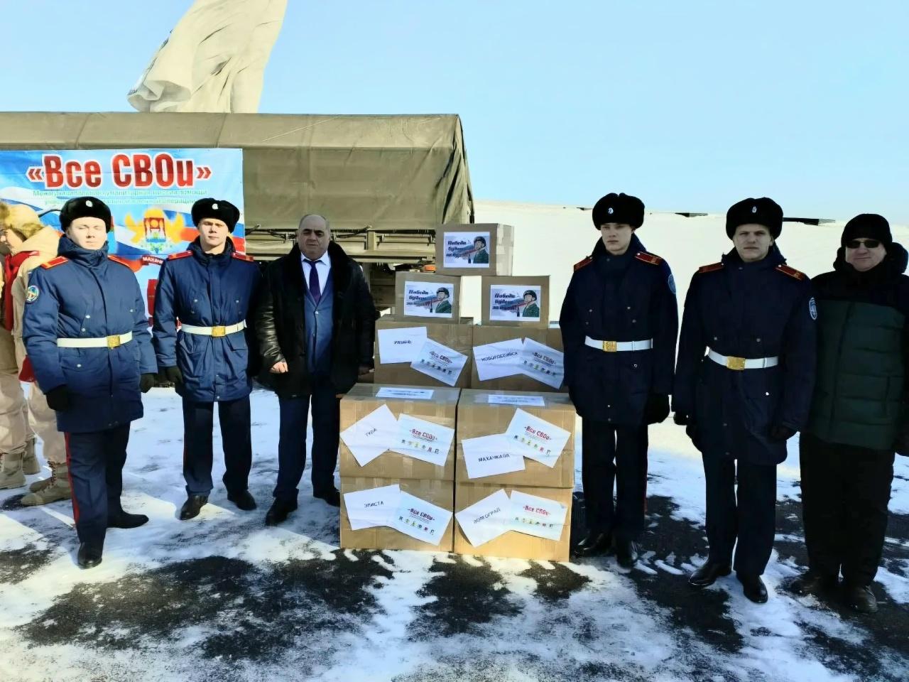 Кадеты на Мамаевом Кургане с гуманитарной помощью