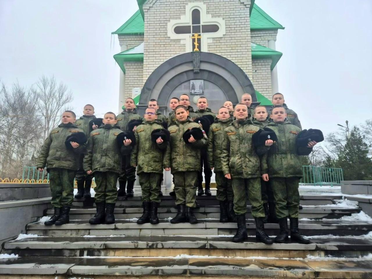 Кадеты у Храма Св. Флора и Лавра