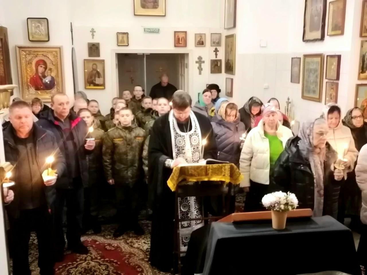 Батюшка и кадеты в Храме Св.Флора и Лавра