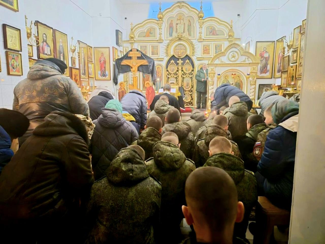 Кадеты в Храме на службе