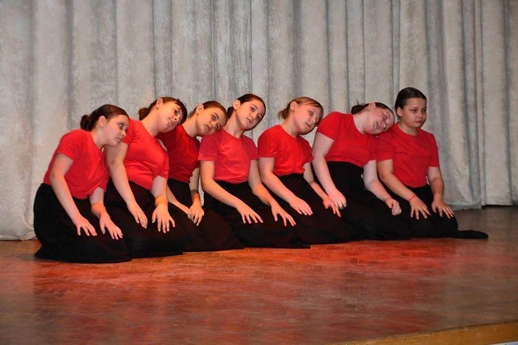 Выступление хореаграфического ансамбля Корпуса