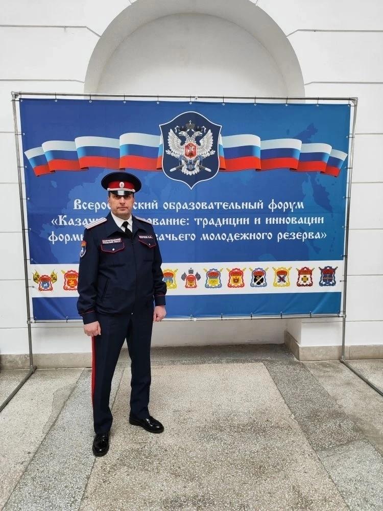 заместитель директора по воспитательной работе Клочков Игорь Александрович.