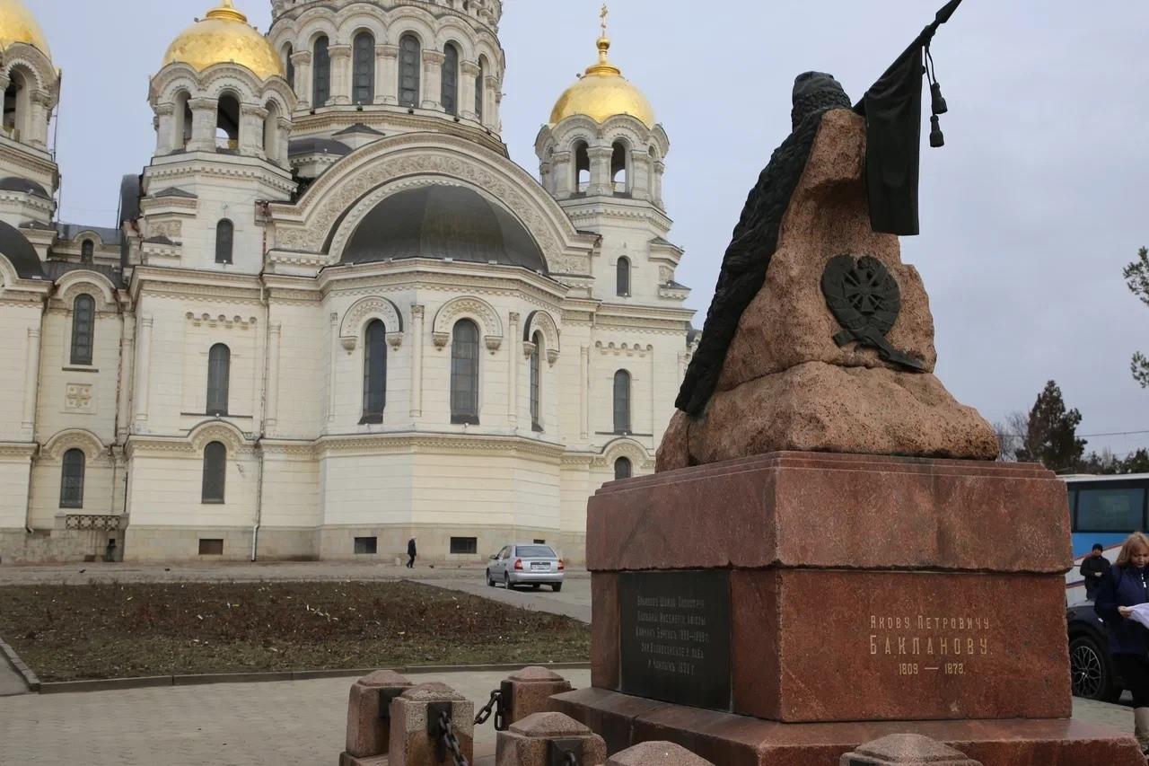 памятник Бакланову Я.П.