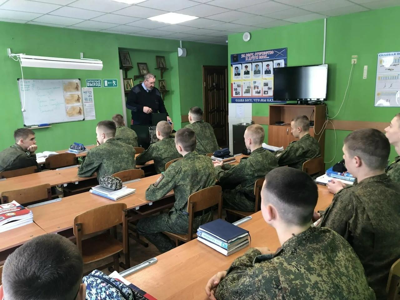 казак-наставник Соколов С.В. с кадетами