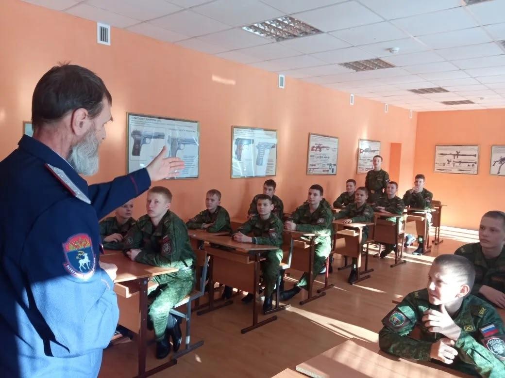 Казак настаник Разгулов В.Т. с кадетами