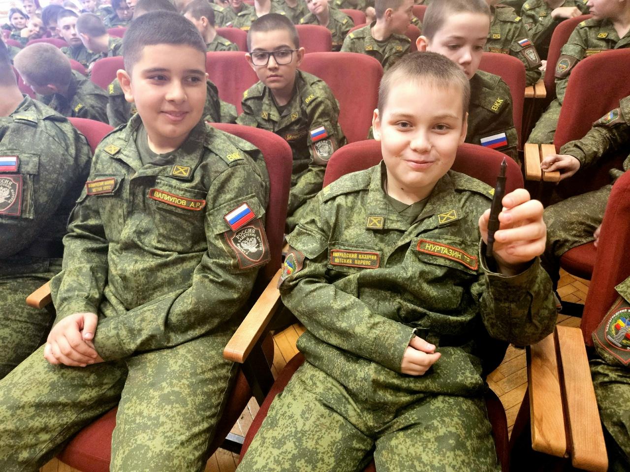 кадеты в актовом зале 